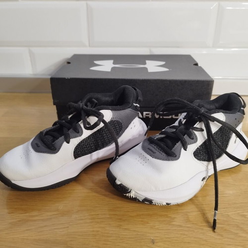 Under Armour basketball shoes kids size 32, black and white