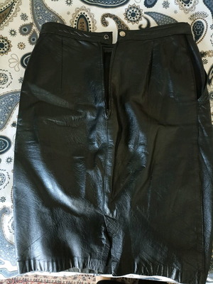 Black leather skirt knee-length like new, size L