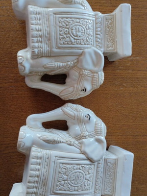 Porcelain Elephant Decorations Style Asia Set of 2 Like New