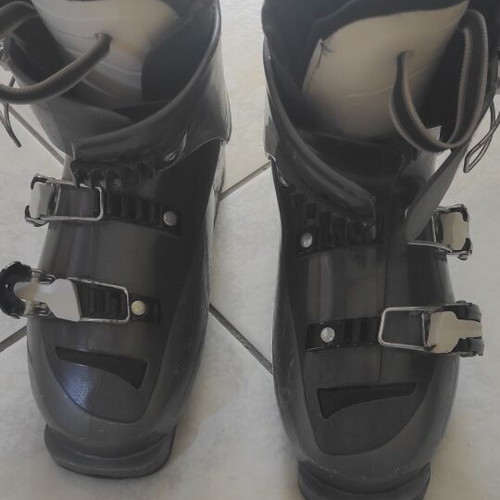 Rossignol kids ski bindings 1.15 and boots 22.5 used, lightly