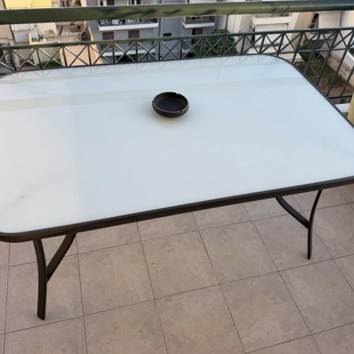 Garden table 1.53x98 with 3 chairs like new