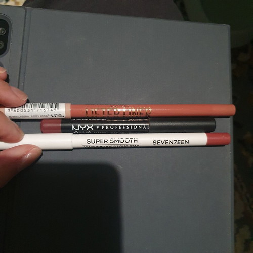 Set of eye and lip pencils used