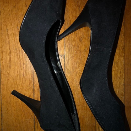 Moyo Black Suede Pointed Stiletto Heel Shoe like new 8cm