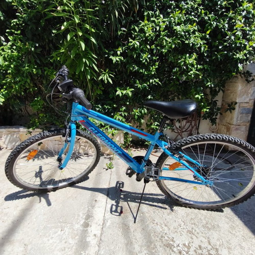 Clermont Mountain Bike 26in like new, 18 speeds, blue