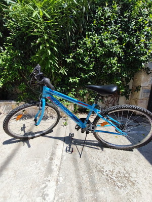 Clermont Mountain Bike 26in like new, 18 speeds, blue