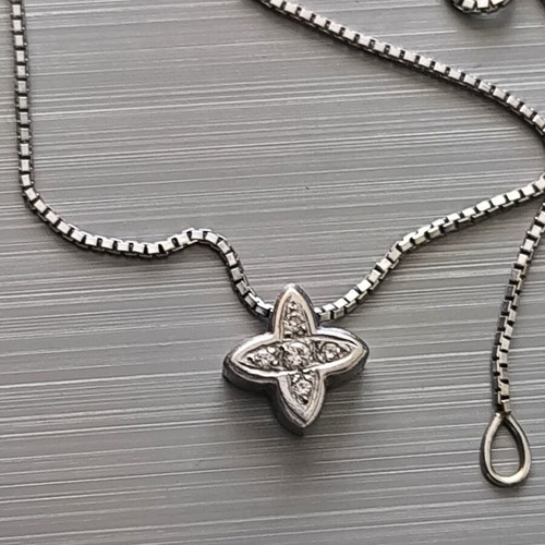 White gold 18K cross with 5 brilliant cut diamonds like new