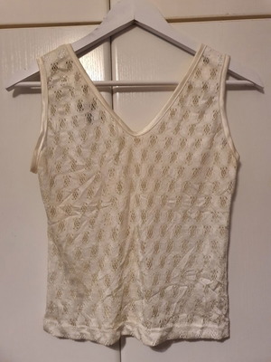 White lace sleeveless top like new, shiny fabric