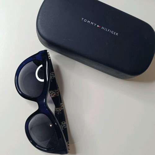 Tommy Hilfiger sunglasses like new, blue multicolor