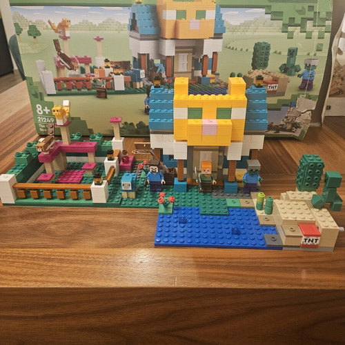 Lego Minecraft The Crafting Box 4.0 (21249) set