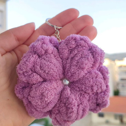 Crochet puffy flower keychain new with pearl and velour yarn