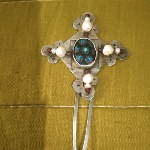 Silver hairpin used with rare stone and pearls