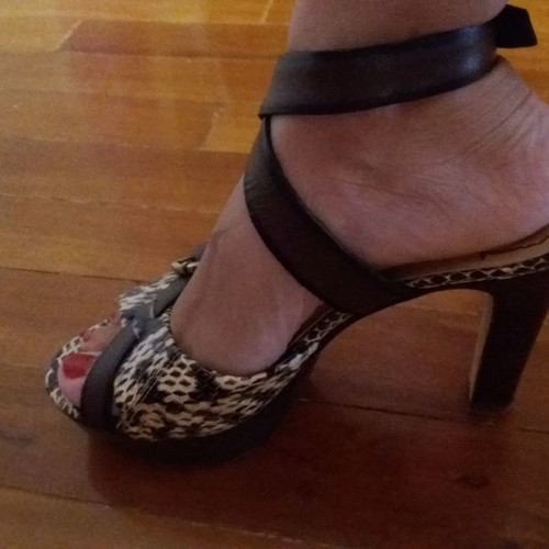 Leather sandals used, size 35, crisscross straps