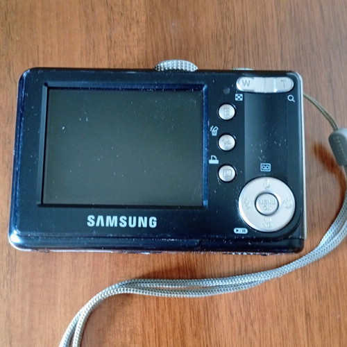 Samsung Digimax S500 5.1 MP camera used, unknown functionality