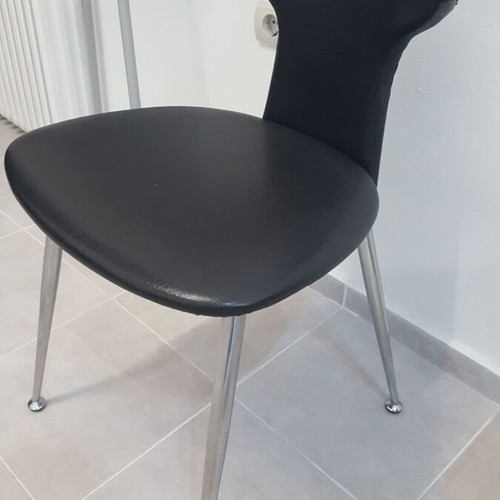 Visitor chairs like new, pack of 15, black with metal legs