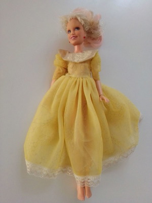 Ηasbro κούκλα Sindy 1985 μεταχειρισμένη με γνήσιο φόρεμα