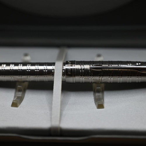 Parker Sonnet ST Tartan Pattern Fountain Pen Silver new