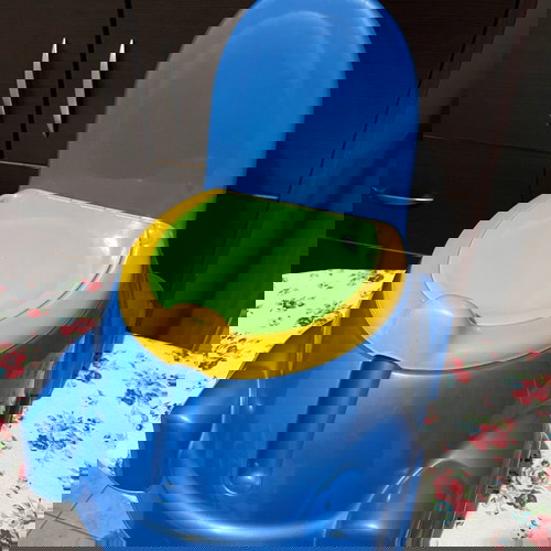 Γιογιό καθισματάκι αυτοκινητάκι σαν καινούργιο με αφαιρούμενο δοχείο