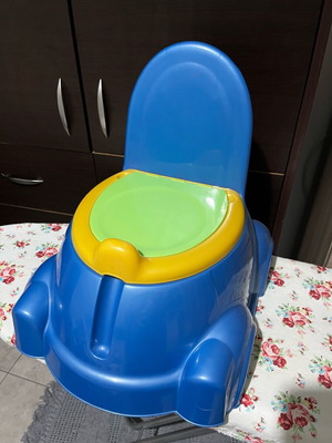 Γιογιό καθισματάκι αυτοκινητάκι σαν καινούργιο με αφαιρούμενο δοχείο