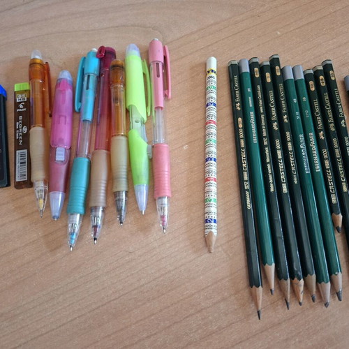 Pencils used mechanical Pilot 0.5 and 0.7 and classic Faber Castel and Eberhard Faber