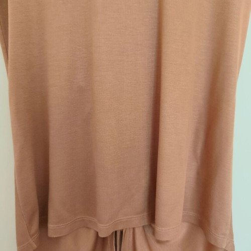 Beige salmon short-sleeve blouse Medium with an opening at the back