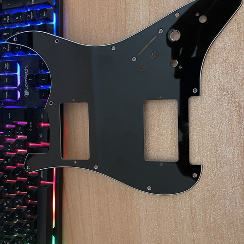 Strat plastic pickguard