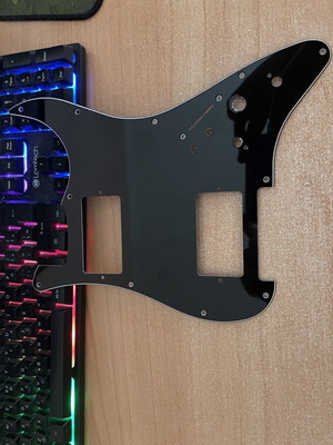 Strat plastic pickguard