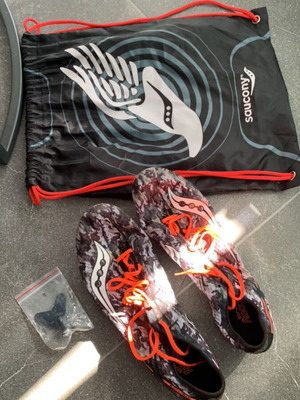 Saucony Ballista Track Shoes like new, size 46.5, 6 spikes each