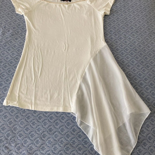 Donna blouse like new, elastic with transparency and neck details