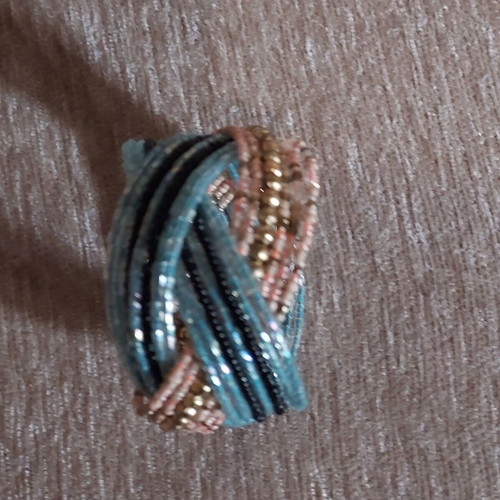 Bracelets like new, pack of 4 in various designs