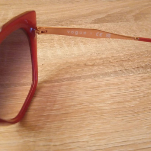 Vogue 322136 sunglasses like new, red with gold details