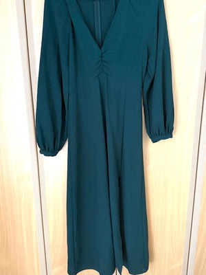 Zara women's dress size S like new, cypress color with unique sleeve button