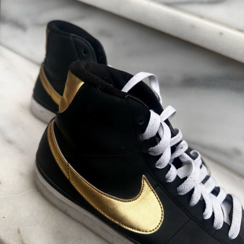 Nike boots black with gold details like new No 42 unisex