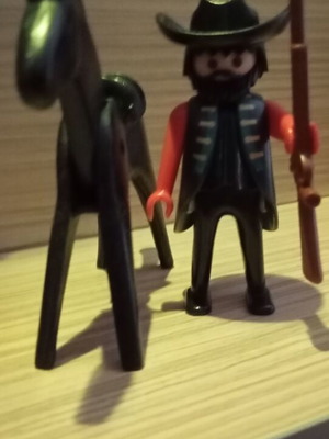 Playmobil каубой употребяван с кон