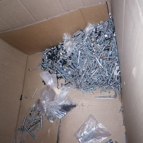 Screws and dowels like new, approx. 15-20 kg