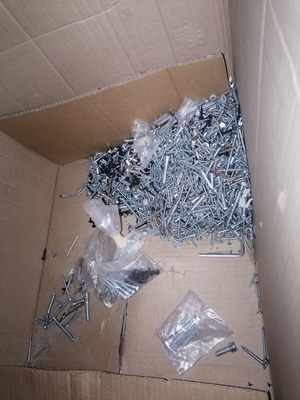 Screws and dowels like new, approx. 15-20 kg