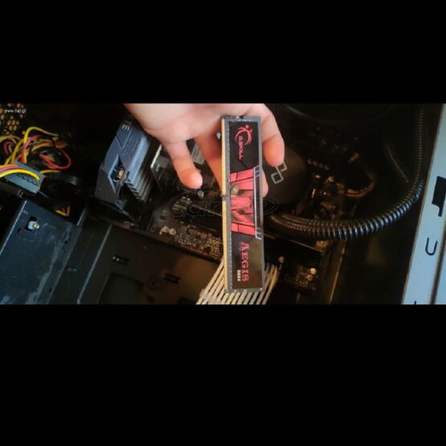 Pc air-cooled in excellent condition with keyboard and mouse
