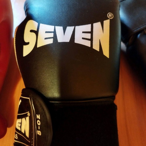 Kickboxing equipment Seven helmet and gloves set like new