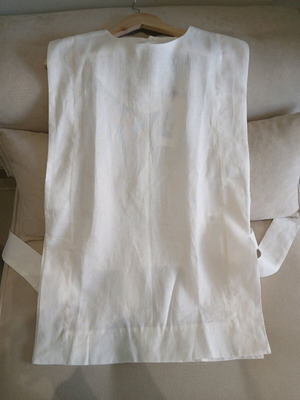 Linen sleeveless white top new with belt