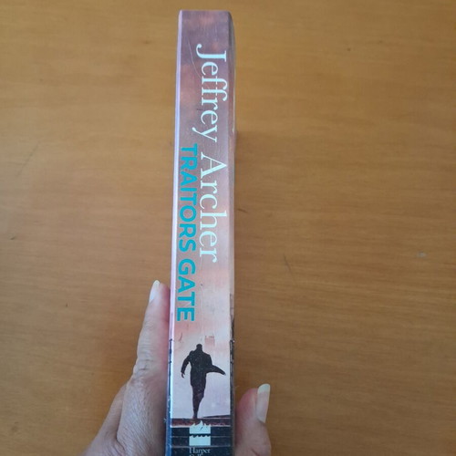 Traitors Gate by Jeffrey Archer used, English book