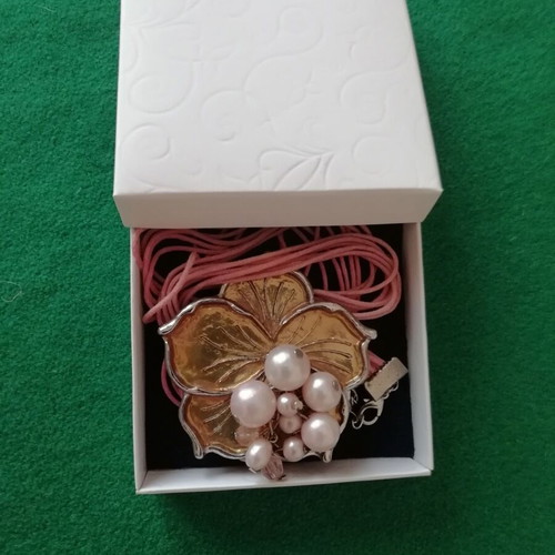 Steel necklace gold flower pendant with synthetic pink pearls 9 cords new
