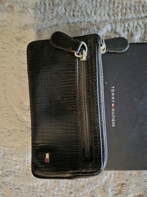 Tommy Hilfiger wallet used for coins and cards 12x8