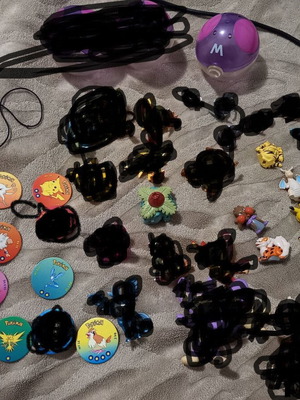 POKEMON FIGURES IN GOOD CONDITION MAZI ME COLLECTIBLE TAPES