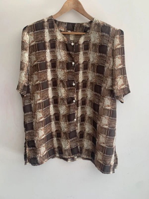 Shirt 4XL beige and brown like new with shoulder pads
