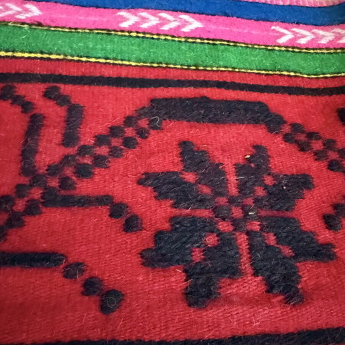 Handmade woven rug like new 1.75x2.55
