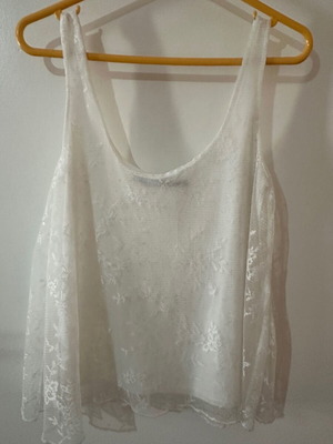 Stradivarius white lace sleeveless top, size S