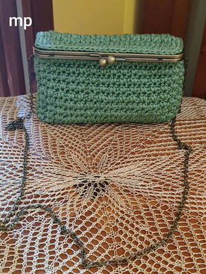 Knitted shoulder bag new green handmade with frame