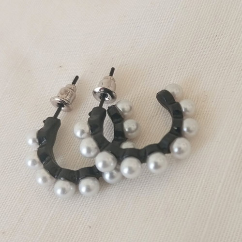 Mini black hoop earrings with pearls new