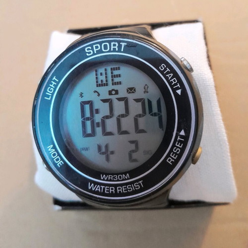 Digital battery watch used, dial diameter 4.6cm