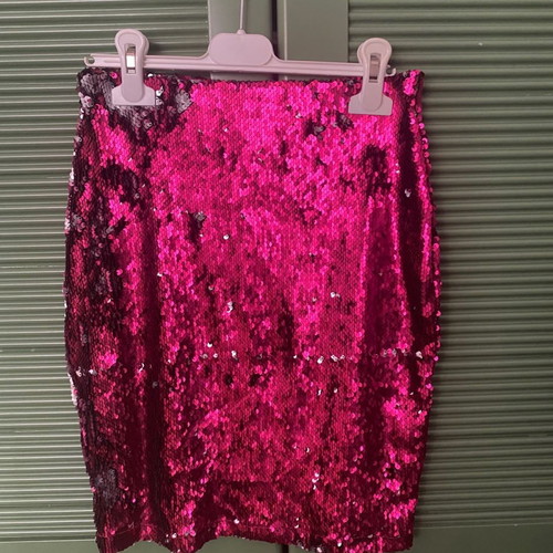 Fuchsia sequin skirt new, one size for small medium