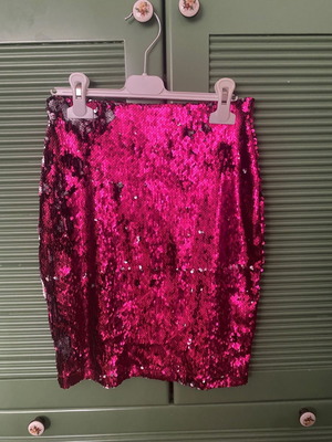 Fuchsia sequin skirt new, one size for small medium
